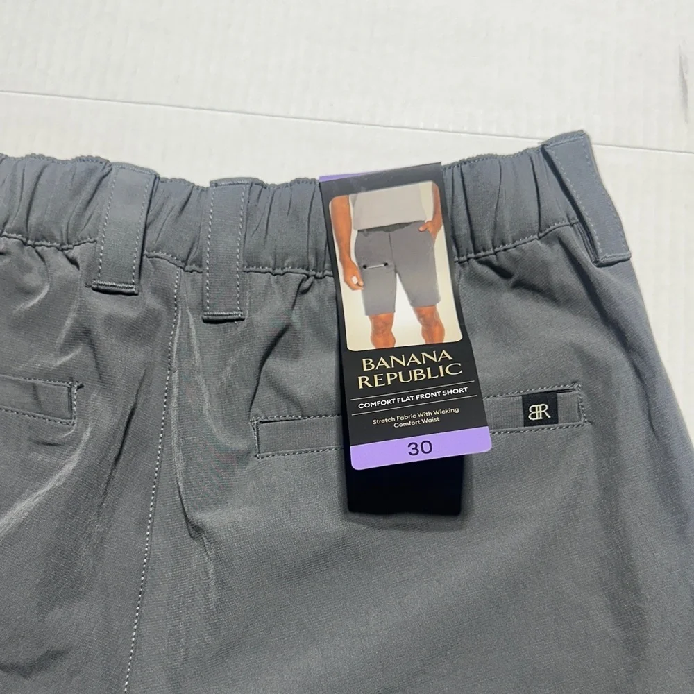 NWT Banana Republic Gray comfort flat front Shortsw pockets & zipper lightweight